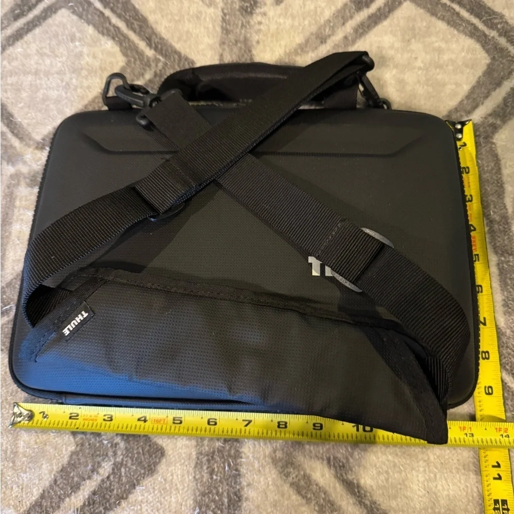 Thule Black Protective Case Gauntlet 4